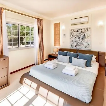 Sleeps 8 Pool Air Con T479975 *