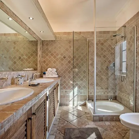 Villa Sleeps 8 Pool Air Con T479975