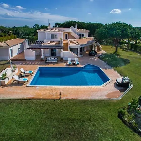 Βίλα Sleeps 8 Pool Air Con T479975 *